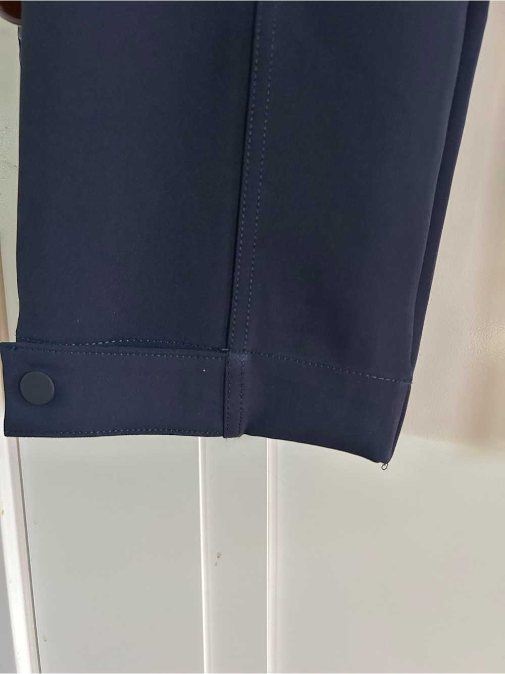 Athleta Highrise Navy Cargo pants - size 12 - NWOT - Picture 3 of 7
